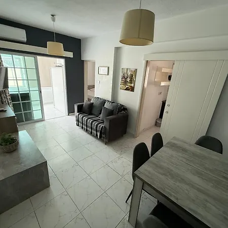 Frixos Apartment